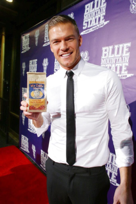 0-_Alan_Ritchson_Daily.jpg