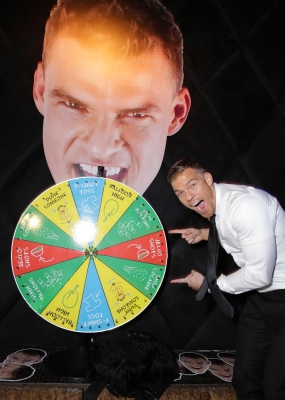 14-_Alan_Ritchson_Daily.jpg