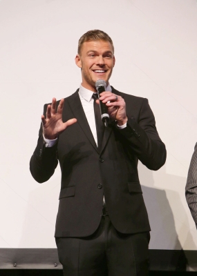 28-_Alan_Ritchson_Daily.jpg