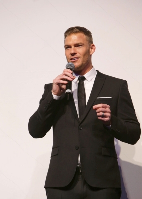 29-_Alan_Ritchson_Daily.jpg