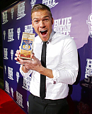 2-_Alan_Ritchson_Daily.jpg