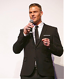 3-_Alan_Ritchson_Daily.jpg