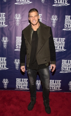 2-_Alan_Ritchson_Daily.jpg