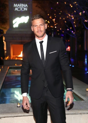 3-_Alan_Ritchson_Daily.jpg
