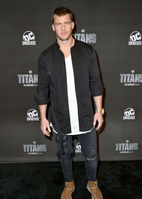 10_-_Alan_Ritchson_Daily.jpg