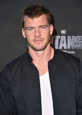 15_-_Alan_Ritchson_Daily.jpg