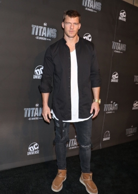 22_-_Alan_Ritchson_Daily.jpg