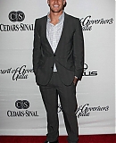 Alan_Ritchson_at_the_Cedars-Sinai_Board_of_Governors_Gala_at_28229.jpg
