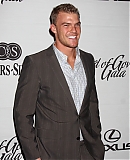 vecteezy_los-angeles-nov-18-alan-ritchson-arrives-at-the-2010_9246960.jpg