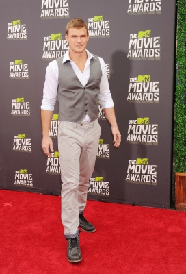 2013_MTV_Movie_Awards_-_Arrivals_28529.jpg