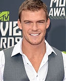 2013_MTV_Movie_Awards_-_Arrivals_28629.jpg