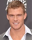 2013_MTV_Movie_Awards_-_Arrivals_28829.jpg