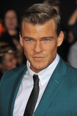 LOS_ANGELES2C_CA_-_NOVEMBER_182C_2013__Alan_Ritchson_at_the_US.jpg