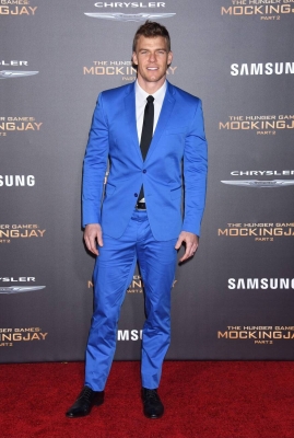 Alan_Ritchson_The_Hunger_Games__Mockingjay_-_Part_2_Los_An.jpg